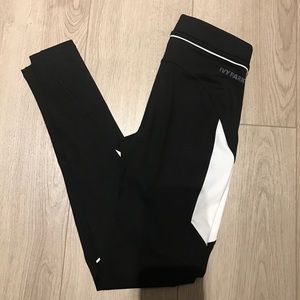 IVY PARK Other - Ivy Park Color Block Ankle Leggings (Size XS) IVY PARK Other - Ivy Park Color Block Ankle Leggings (Size XS)